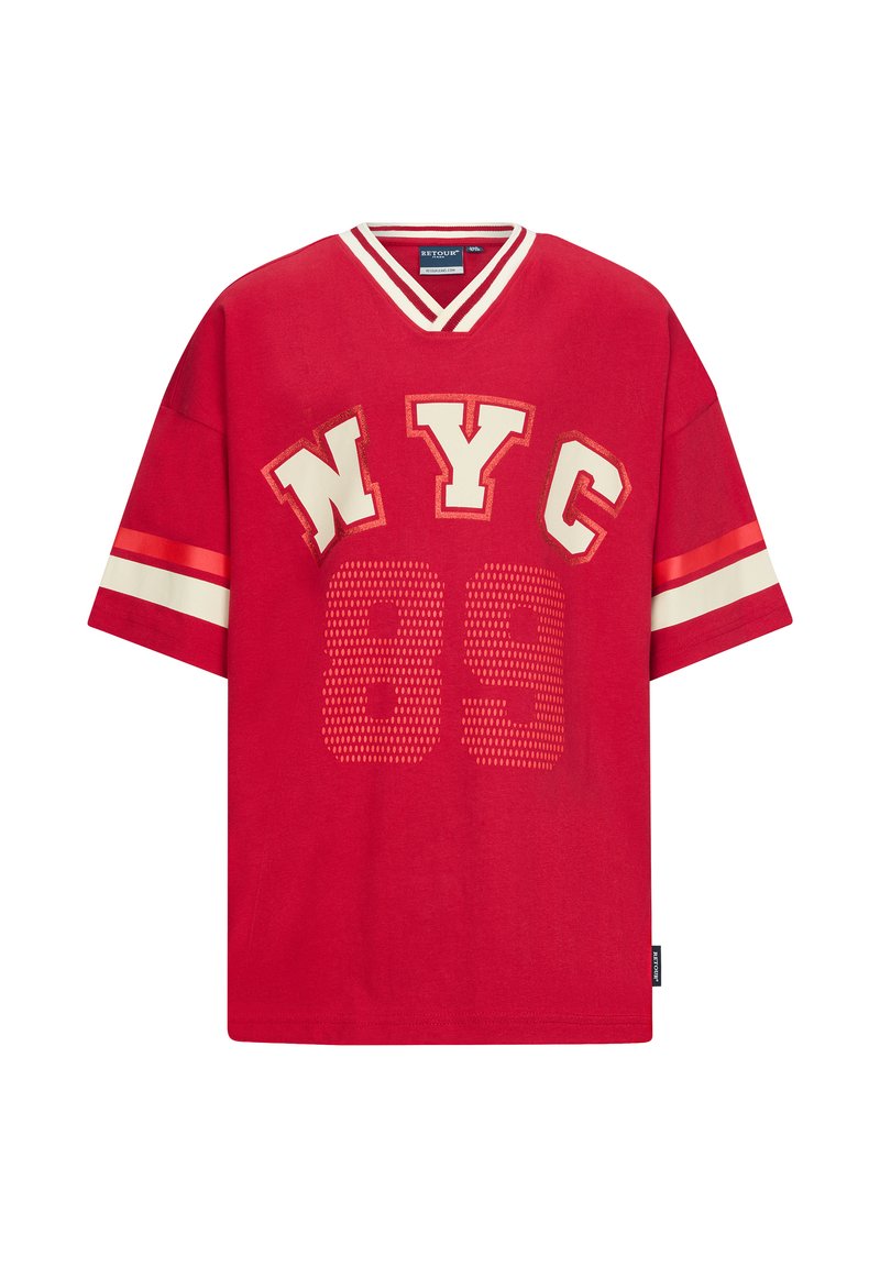 Czerwona bawełniana koszulka z krótkim rękawem i dekoltem w serek, z napisem "NYC" oraz "89" w kremowym kolorze, a także z dwoma białymi paskami na rękawach. Perforowany detal na liczbie.