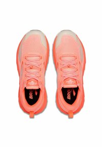 Scarpe da atletica di un brillante rosa neon con tomaia in rete, punta rinforzata e interno imbottito. Presentano lacci coordinati e marchio sulla linguetta.