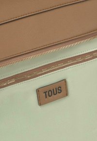 Tous CAPAZO BUCKLES - Bolso de mano - tierra