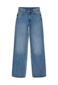 Jeans de mezclilla azul claro de pierna ancha con una cintura alta, que cuentan con cinco bolsillos, un cierre de botón y costuras visibles a lo largo de las costuras.