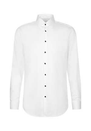 Camicia bianca a maniche lunghe con colletto appuntito e otto bottoni neri visibili sul davanti.