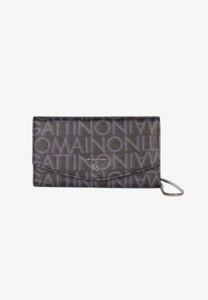 Clutch rettangolare nera con motivo a testo ripetuto "Gattinoni" e cinturino da polso sul lato destro.