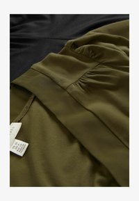 Selectat, black and khaki