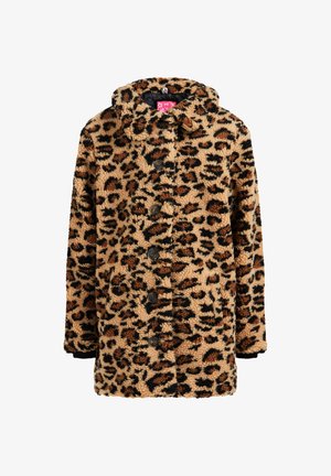 Abrigo de estampado de leopardo fabricado en un tejido suave y texturizado. Cuenta con un cierre delantero de botones, una capucha y detalles en negro en las mangas.