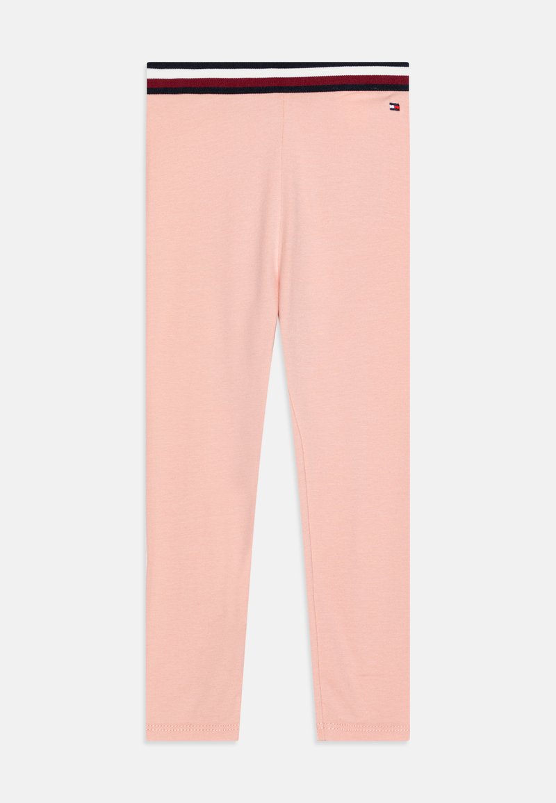 Lys rosa leggings lavet af blødt stof, med en elastisk talje i sort og rød striber og afsluttede kanter.