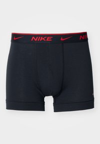 Nike Boxer Shorts in dunkelblau. Weicher, elastischer Bund mit rotem "NIKE"-Logo. Mit einer schmalen Passform und einer glatten, atmungsaktiven Textur.
