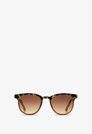 Bruine gradient zonnebril met een zwart en beige schildpadmotief op het frame. Ronde vorm, contrasterende bruine accenten op de pootjes.