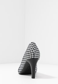Gabor Pumps - black