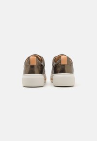 Clarks HOLLYHOCK WALK - Zapatillas - metallic