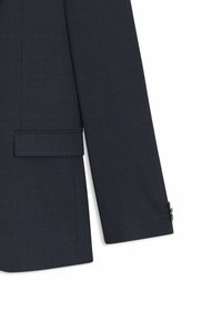 Mörkblå blazer med vävd textur och en subtil rutmönstring, notched revär och tre knappar på ärmen.