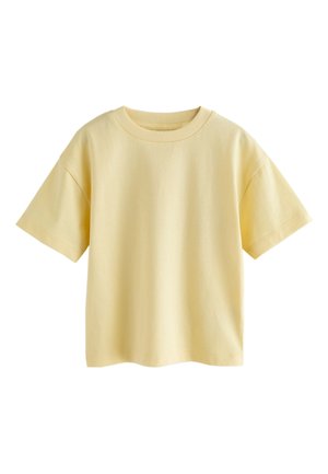Blød gul kortærmet bomuld T-shirt med rund halsudskæring og afslappet pasform på hvid baggrund.