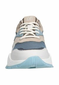 Athletic shoe with a mesh and suede upper in beige and blue, featuring white laces, a padded collar, and a textured rubber sole.