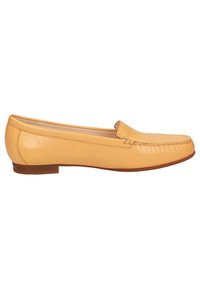 Gelbe Lederloafers mit abgerundetem Zeh, genähten Details an der Vorderseite, flachem Gummisohle und glatter Textur.
