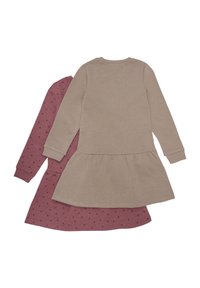 Två långärmade klänningar: en beige med en utsvängd nederdel och en mörkröd med små hjärtformat mönster. Båda har elastiska manschetter.
