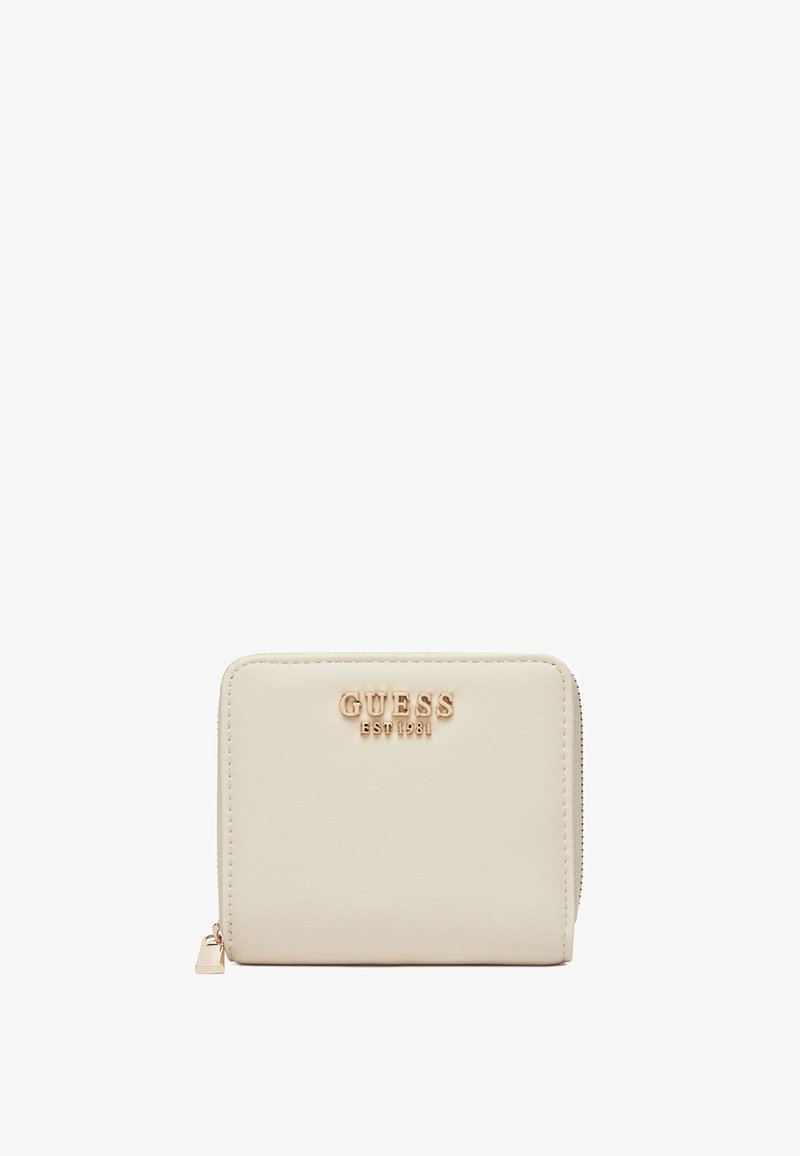 Portafoglio zip colore crema di Guess con logo in rilievo, texture in ecopelle liscia, angoli arrotondati e dettaglio della cerniera metallica.