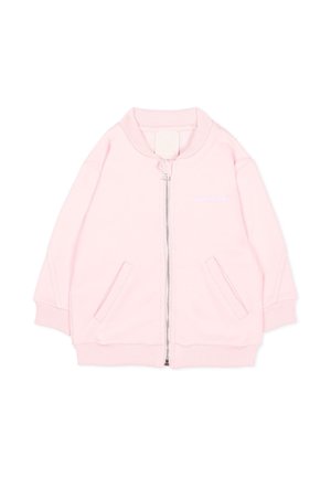 Giacca rosa chiaro con zip, collo, polsini e orlo a coste, con due tasche frontali e un piccolo testo bianco sottile sul petto.