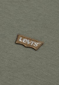 Levi's® MINI BATWING HOODIE - Felpa con cappuccio - deep lichen green