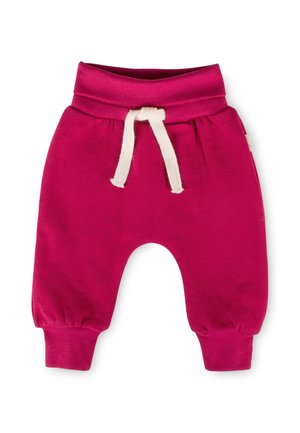Leuchtend pinke Babyhose mit gekrempelten Beinabschlüssen und einem weißen Kordelzug am elastischen Bund vor weißem Hintergrund.