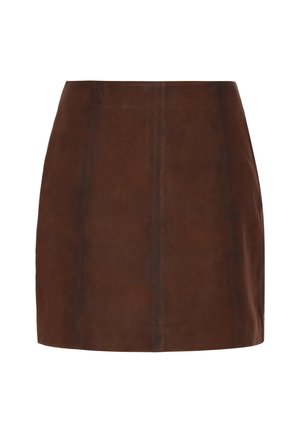 Bruine leren minirok met verticale naaddetails en een gladde, gestructureerde afwerking.