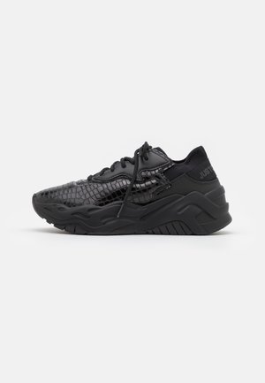 P1THON AIR - Matalavartiset tennarit - black