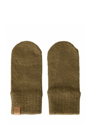 Paire de moufles tricotées unies vert olive avec poignets côtelés et une petite étiquette beige sur le poignet de la moufle gauche, sur fond blanc.