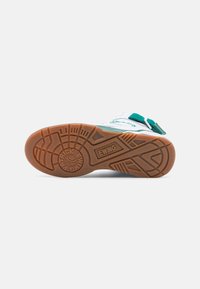 Patrick Ewing 33 HI COUNTRY CLUB UNISEX - Augsti sporta apavi - white/dark green