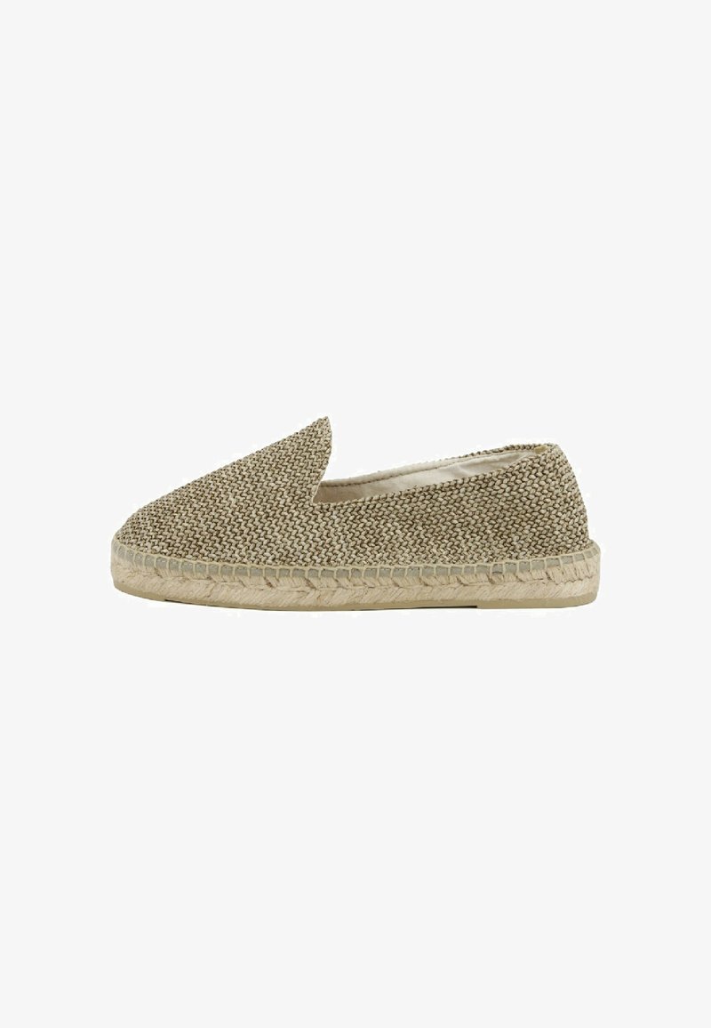 Scarpa espadrilla in tessuto intrecciato beige con punta affilata, suola in juta naturale e elastico laterale per una vestibilità perfetta. Design semplice e piatto.