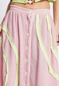 Be Sunset RIPPLE - Falda larga - pink