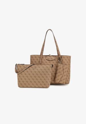 Set di borse tre pezzi in tono marrone, composto da una grande borsa tote, una pochette con zip e una pochette accessoria più piccola. Tutte presentano un motivo monogramma e una superficie liscia.