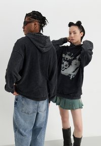 Thumbnail Image 3