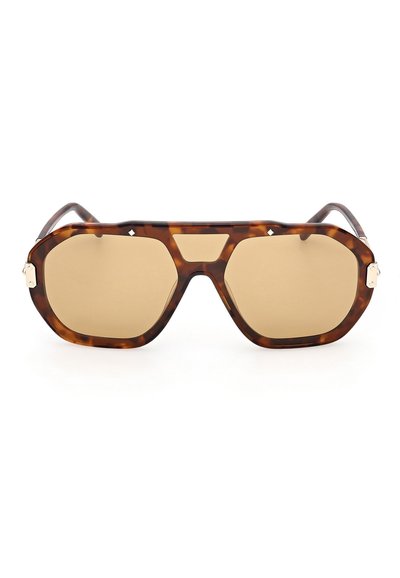 Lunettes de soleil à motif écaille de tortue avec des verres teintés ambre et une monture géométrique dotée d'un pont en forme de trou de serrure et de petits clous décoratifs.