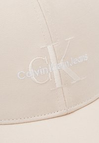 Calvin Klein Jeans MONO LOGO - Sapka - beige