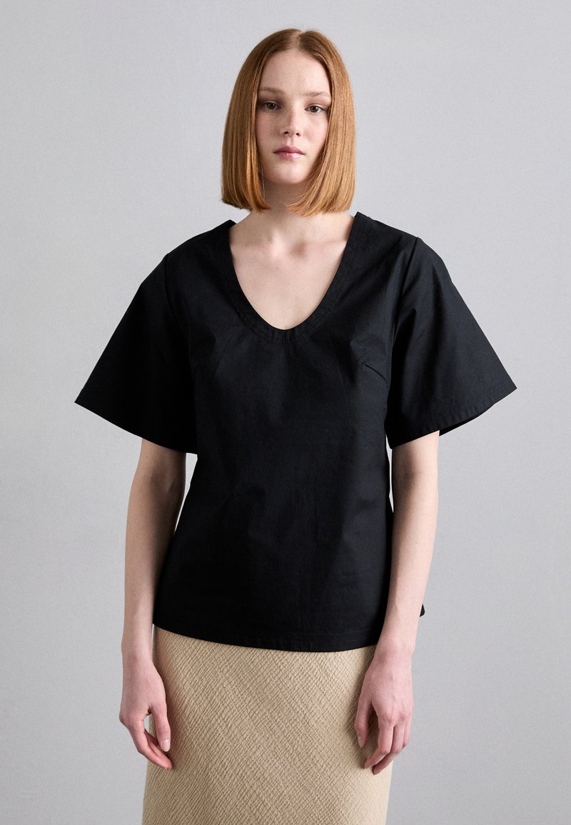 By Malene Birger LUNAE - Lihtne T-särk - black