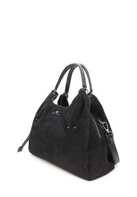 Borsa in suede nera con una texture morbida, manici in pelle doppi e una tasca con zip. Presenta dettagli in metallo argentato e cuciture decorative.