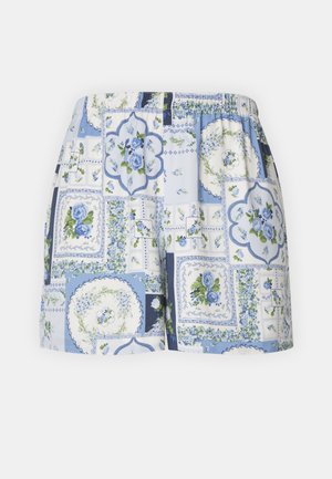 Σορτσάκι με μπλε λουλουδάτο μοτίβο που διαθέτει σχέδιο με ραφές από διάφορα σχέδια, ελαστική μέση και ελαφριά υφή υφάσματος.