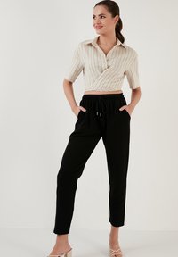 LELA REGULAR FIT - Broek - black