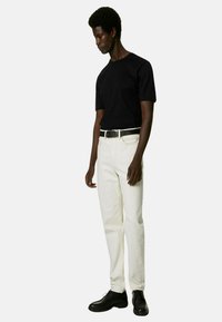 Marks & Spencer PURE - Jednoduché tričko - black