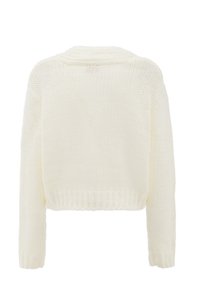 Maglione bianco lavorato a maglia con design corto, polsini e orlo a costine, caratterizzato da una trama testurizzata e un ampio colletto.