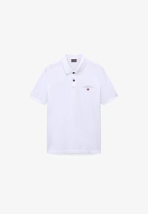 Hvid polo skjorte lavet af bomuld, med krave, tre-knaps slids og et lille logo samt tekstdetalje på venstre side.