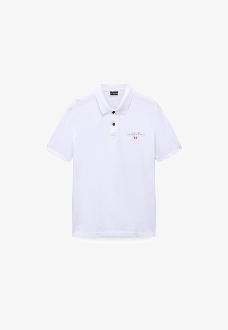 Hvid polo skjorte lavet af bomuld, med krave, tre-knaps slids og et lille logo samt tekstdetalje på venstre side.