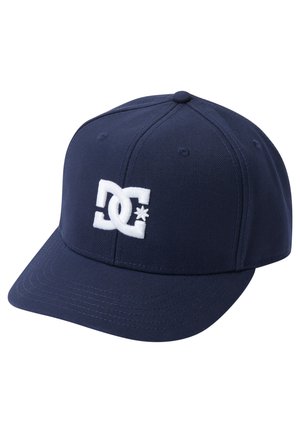Casquette bleu marine en tissu avec un logo DC brodé en blanc sur le devant. Design structuré avec une visière incurvée et des œillets de ventilation.