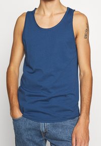 Jack & Jones Camiseta estampada - mottled royal blue