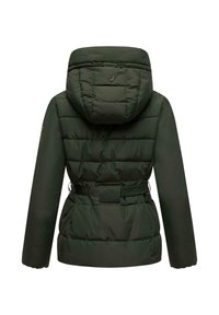 Giacca a vento verde scuro con cappuccio, caratterizzata da una vita con cintura, design trapuntato e un accento con logo sulla schiena. Tessuto morbido e isolato.