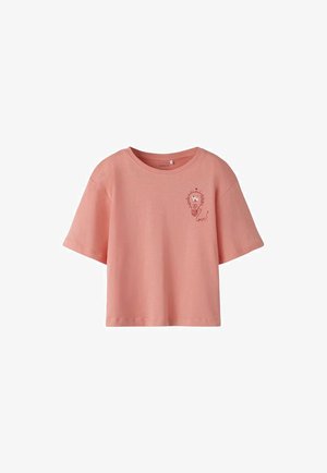 Crop top rose à manches courtes et col rond, avec un motif d'ampoule rouge et le texte « love » sur la poitrine gauche.