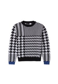 Maglione bianco e nero con motivo a fantasia, con collo a girocollo, caratterizzato da un mix di design pied-de-poule e geometrici, e polsini blu a coste.