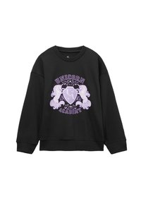 Černá mikina s dlouhými rukávy, která má fialový grafický design. Text zní "UNIVERZITA UNICORNŮ" s dvěma jednorožci po stranách.