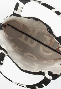 Thumbnail Image 4