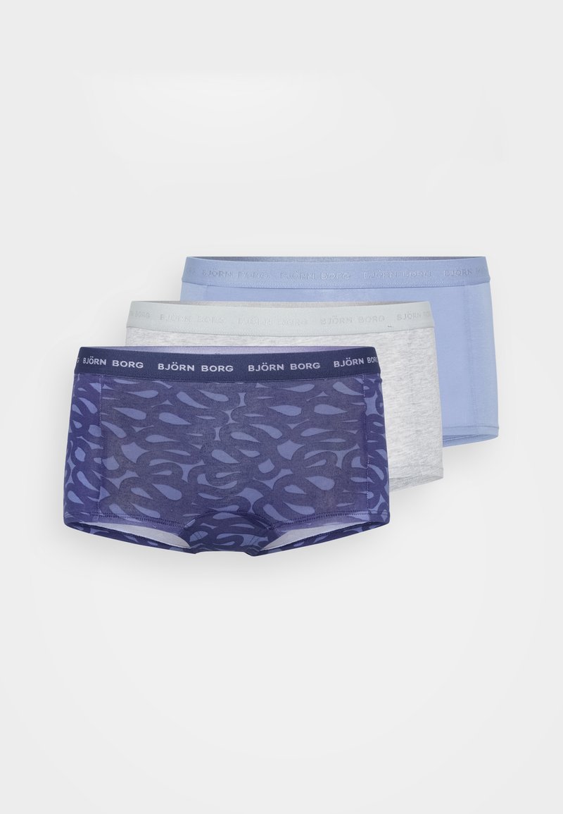 Drie paar heren boxershorts: donkerblauw met een patroon, lichtblauw en grijs. Elk heeft een merk-elastische tailleband.