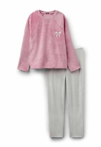 Sudadera de forro polar rosa con detalle de lazo, combinada con pantalones acanalados gris claro, textura suave, mangas largas, escote redondo y diseño ajustado.