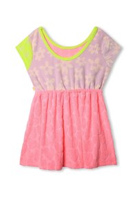 Robe violette claire avec un motif floral jaune, manches courtes et une jupe texturée rose plissée. Accentuée par un col vert lime.